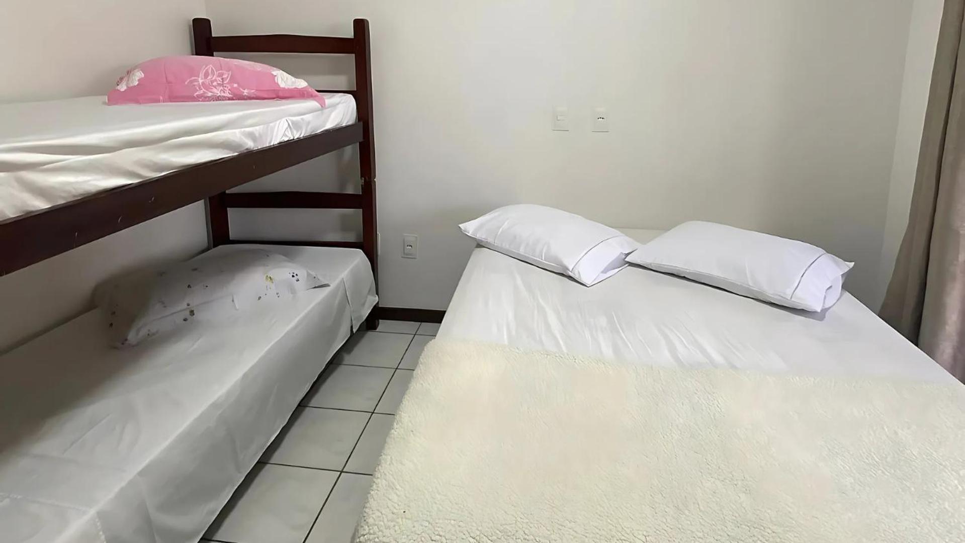 Casa Em Bombinhas Almeida E Moraes Perto Da Praia Esterno foto