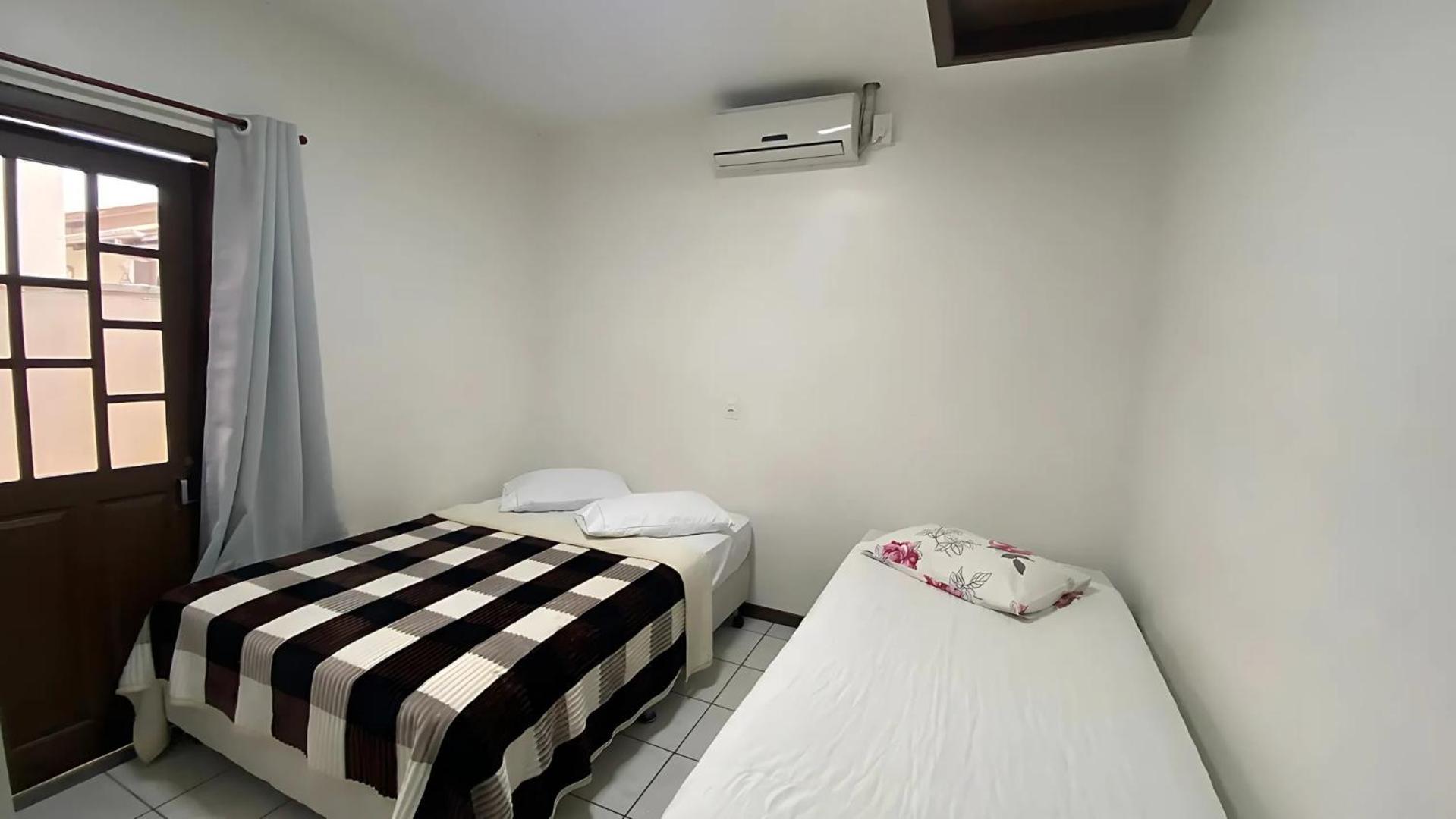 Casa Em Bombinhas Almeida E Moraes Perto Da Praia Esterno foto